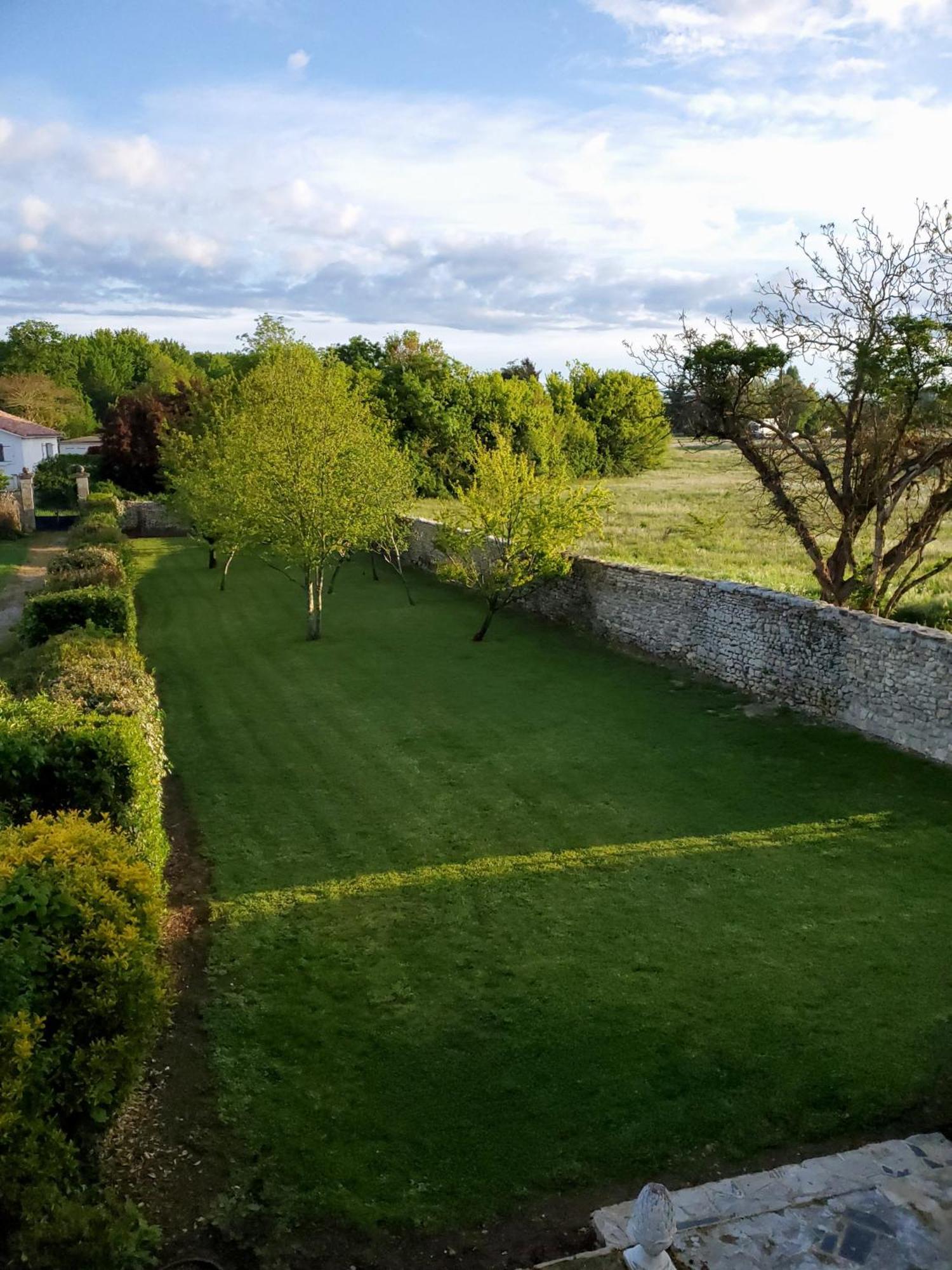 Domaine De La Gemoliere Bed & Breakfast Gémozac Eksteriør bilde