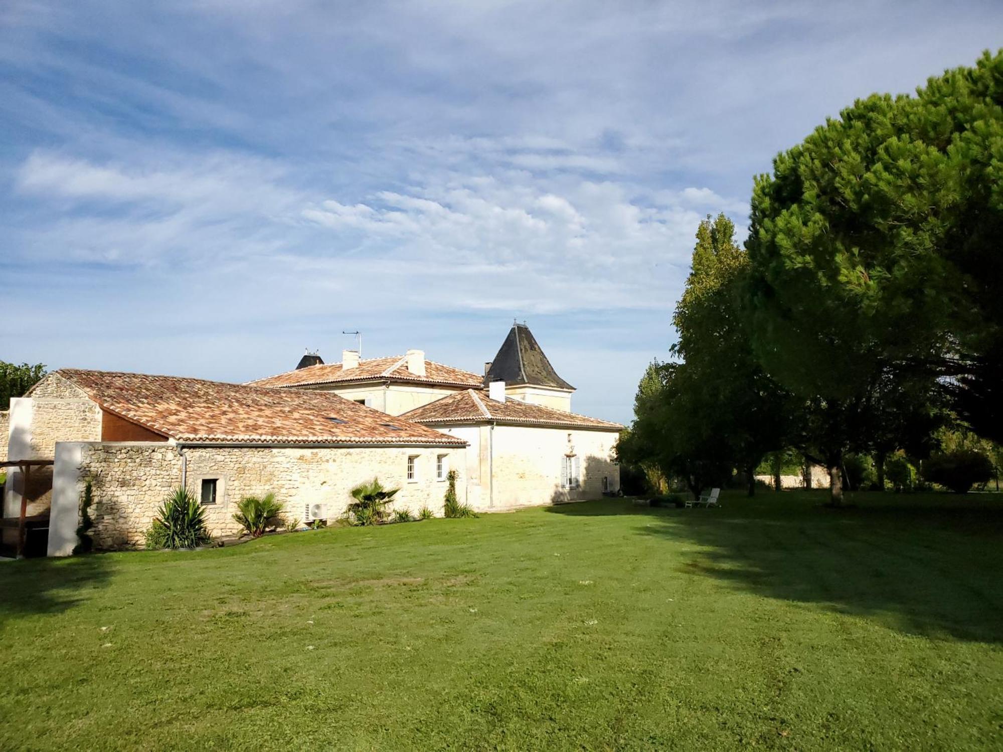 Domaine De La Gemoliere Bed & Breakfast Gémozac Eksteriør bilde