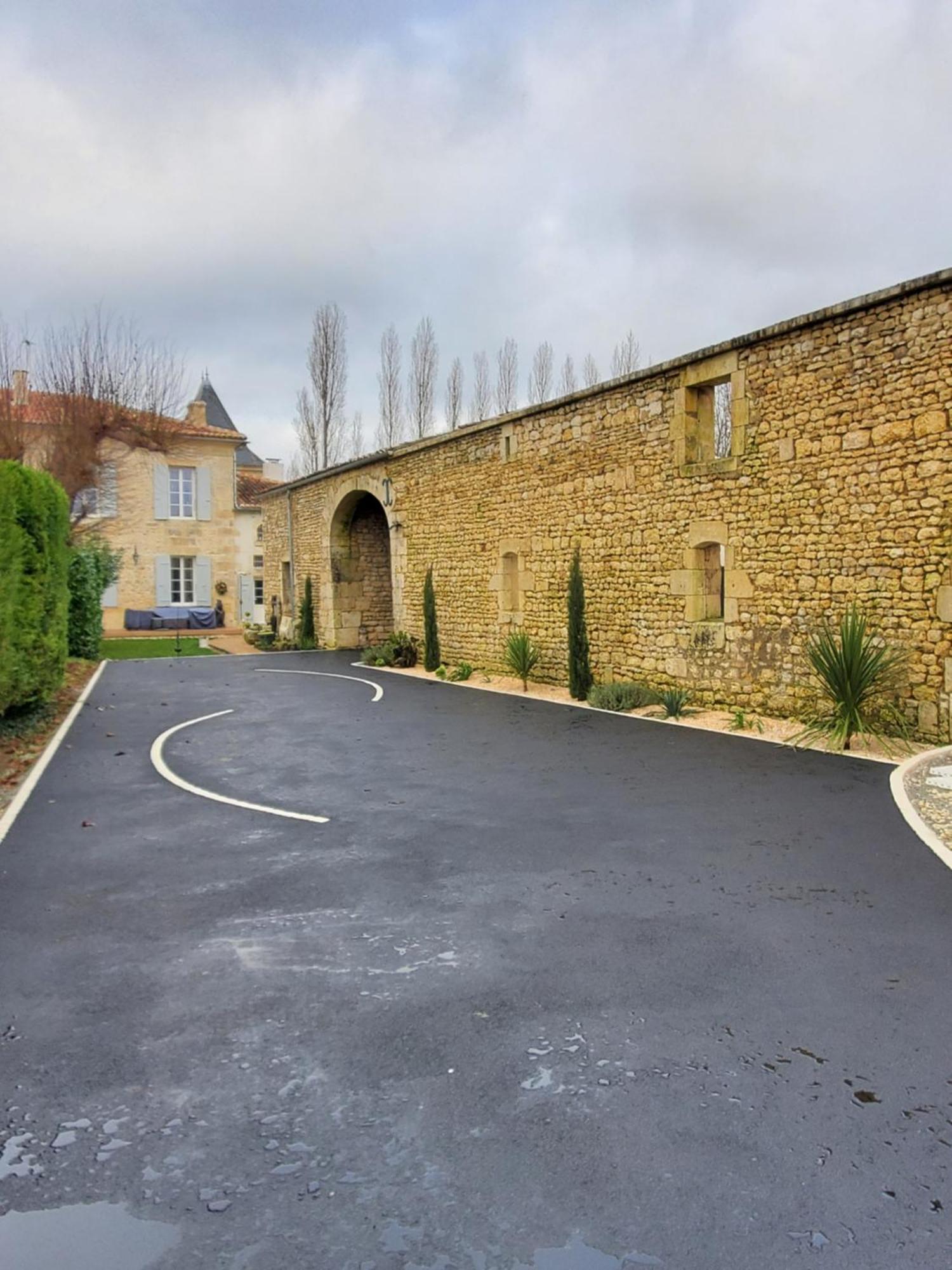 Domaine De La Gemoliere Bed & Breakfast Gémozac Eksteriør bilde